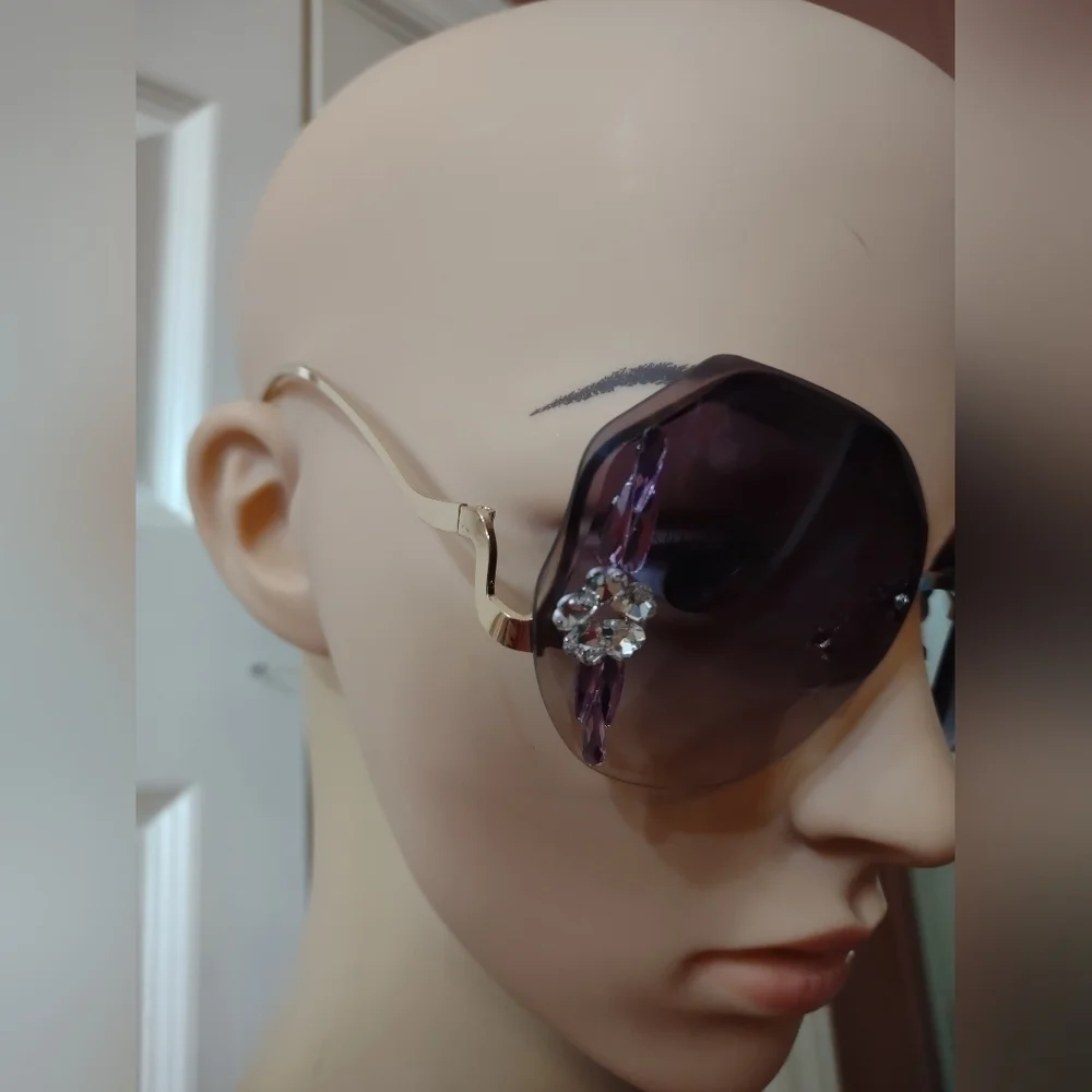 New woman's rimless fashion sunglasses